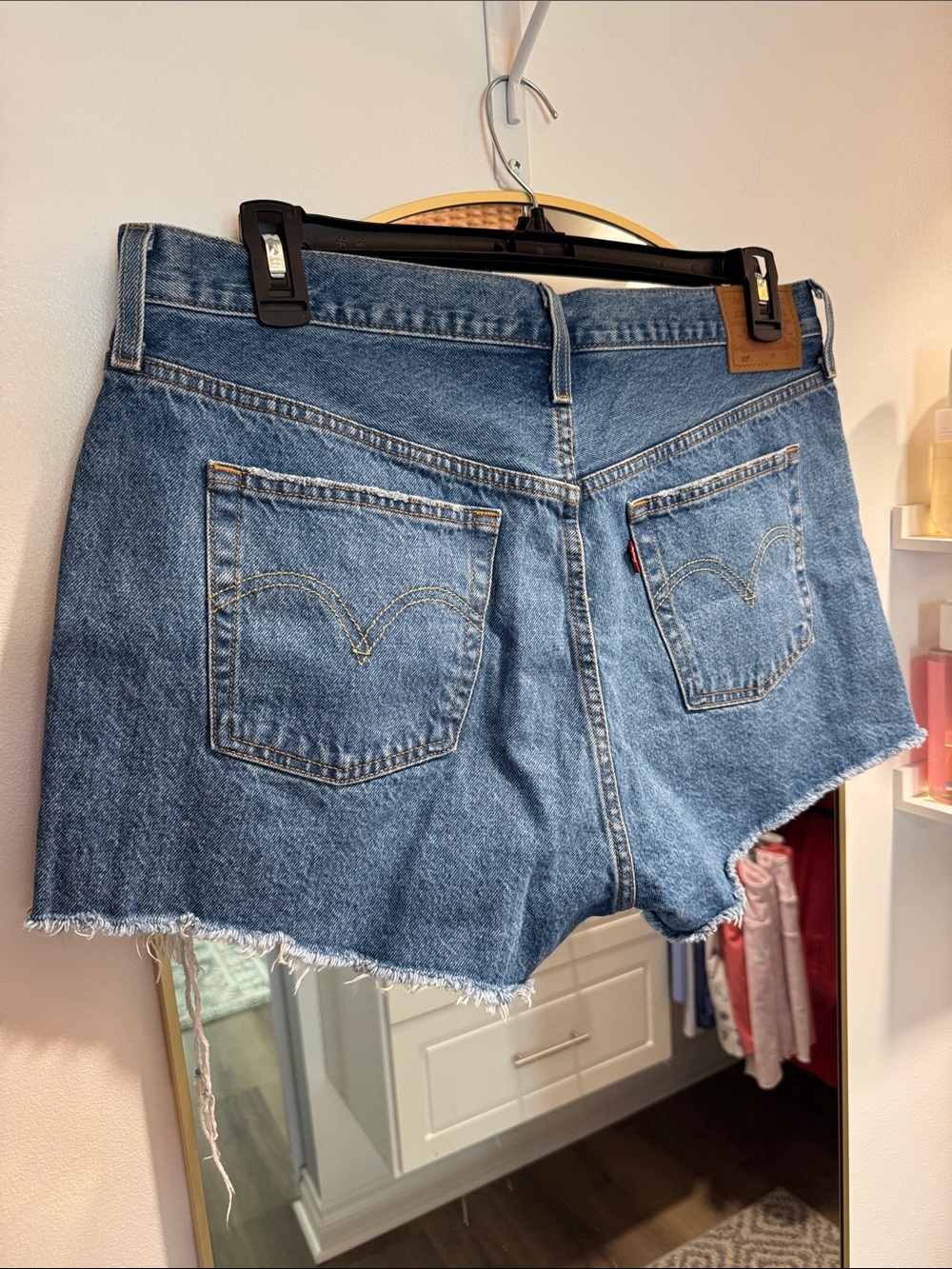 Women’s Levi Button-Fly Denim Shorts Size 34 - Picture 10 of 14